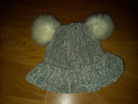 Čepice s bambulemi, c&a,134