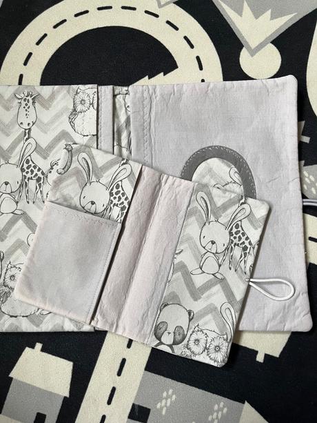 Plenkovník a obal na očkovací průkaz, 