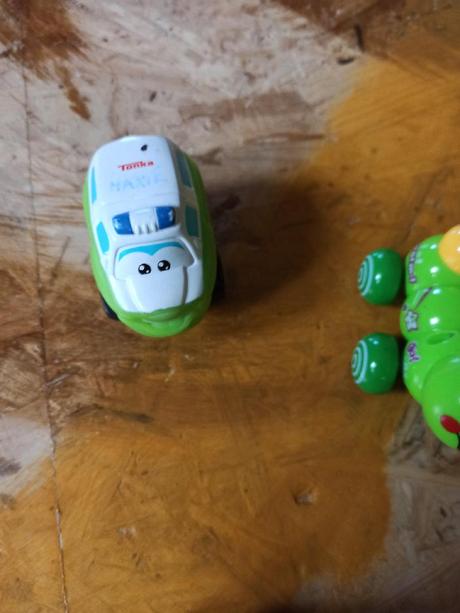 Malé hračky - některé natahovací,