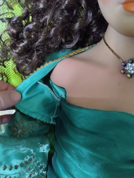 Mohutná porcelánová panenka, 