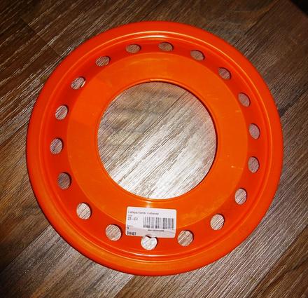 Létající talíř s otvorem,