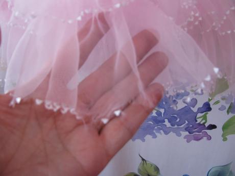 Krásné růžové šatičky s volánky, 92