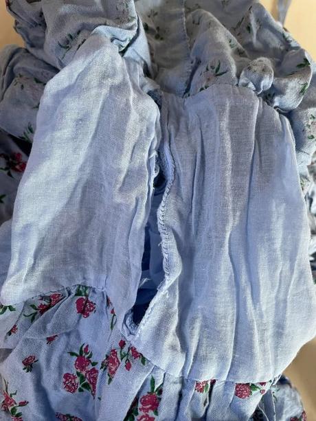 Top s volnáky nebo minišaty pro menší díry se spod, m