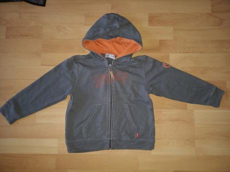 Mikina s klokaní kapsou, 116