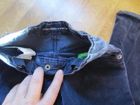 Tmavěmodré strečové manžestráky, benetton,98