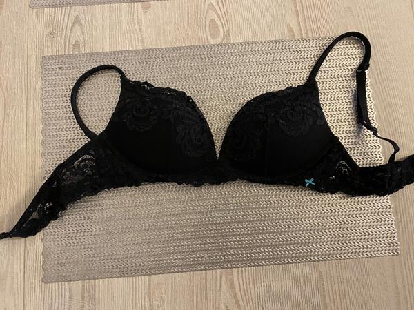 Jak zjistit výrobce oblíbené vyztužené podprsenky bez kostic?