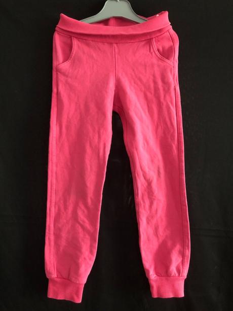 Vel. 110 růžové tenší tepláky s kapsami, 110