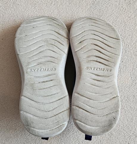 Dívčí boty, botky, tenisky, vel.35, zn.sketchers, skechers,35