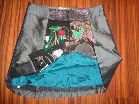 Luxusní šedostříbrná sukně s výšivkou, desigual,34