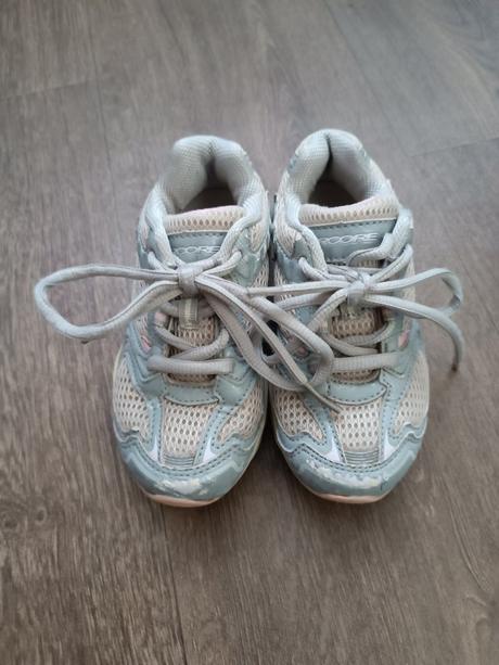 Dívčí tenisky, 27