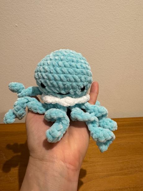 Háčkováná hračka - chobotnička, 