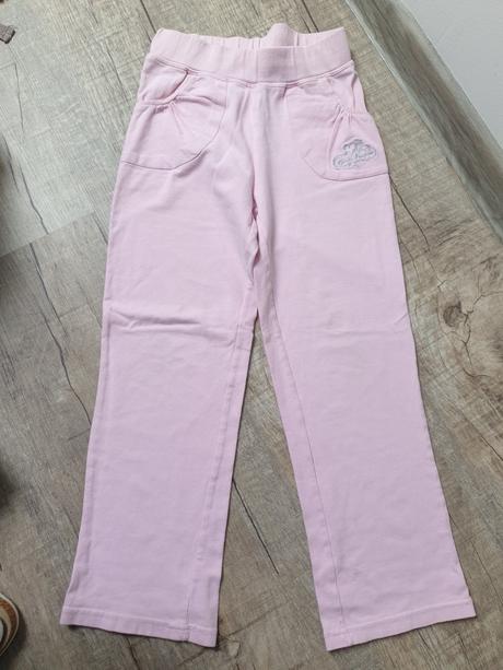 Dívčí tepláky, 122