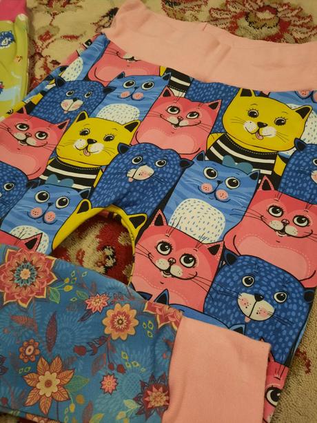 3x veselé rostoucí tepláky české značky, 98