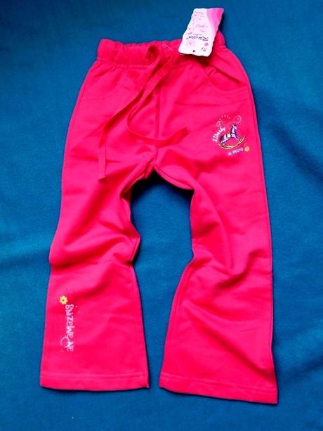 Dívčí tepláčky, 98