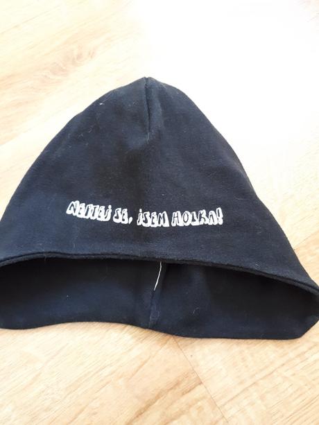 Čepice s nápisem neptej se, jsem holka, 104