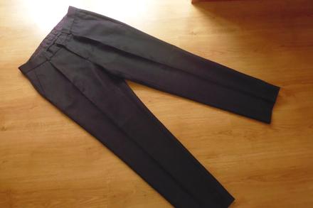 Společenské kalhoty, 42