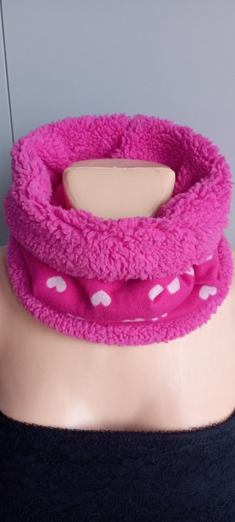 Tm růžový nákrčník, 