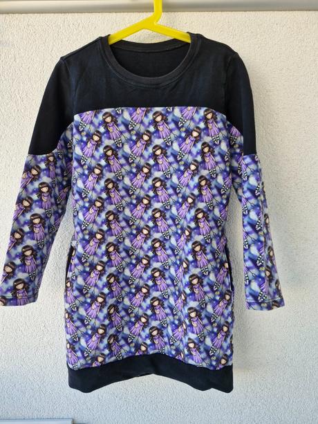 Mikinošaty s kapsami, 128