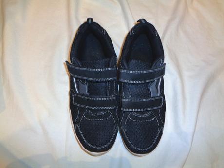 Černé sportovní boty s bílou podrážkou, 41