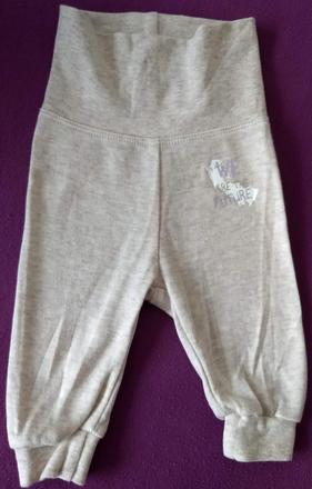 Béžové tepláčky, lupilu,56