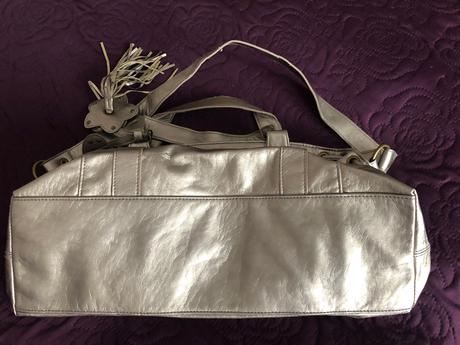 Stribrna kabelka,