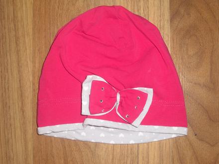 Čepička s mašlí, 104