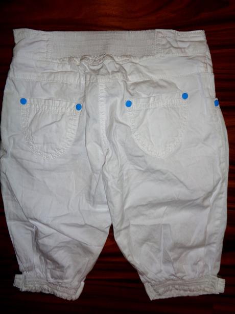 Komplet bílých delších kraťasů a tílka s ananasy, c&a,128