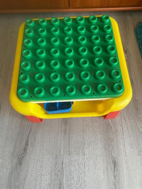 Hrací stoleček chicco, 