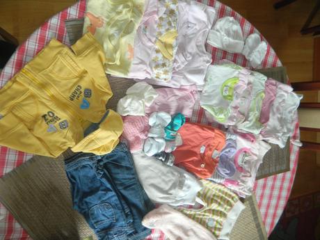 Balík oblečení na holčičku vel. 62/68 - 35 ks, 68–80