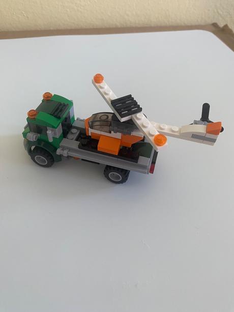 Lego creator set 31043,