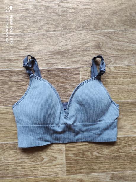 Sportovní podprsenka, 70a
