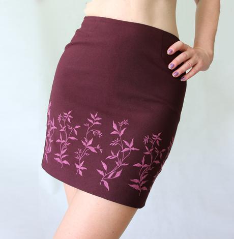 Vínová minisukně s výšivkou vel.s, s