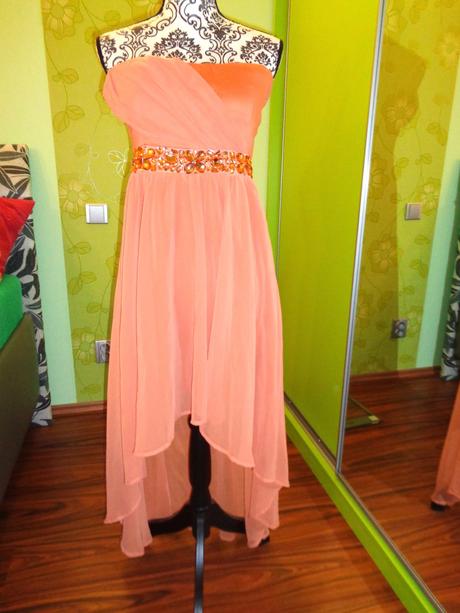 Krásné meruňkové společenské šaty, 42