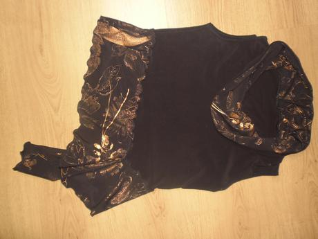 Čokoládový top se zlatými ornamenty, 38