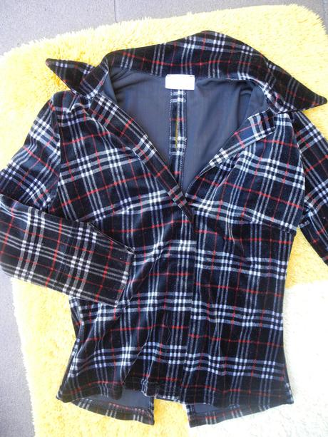 Sametová halenka, 146