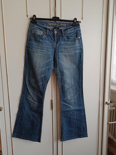 Dámské džíny two days later, s
