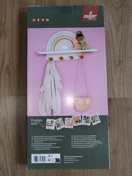 Dřevěný dívčí nástěnný věšák nový,