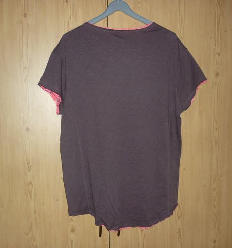 Hnědé tričko s růžovou krajkou made for loving, s