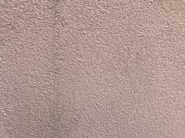 Jak účinně odstranit zelené fleky na fasádě?