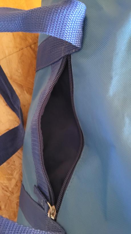 Tepláky, kšiltovka, sportovní taška a slipy, 104–116