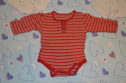 Červené prouhaté body, dl. rukáv, queen,68