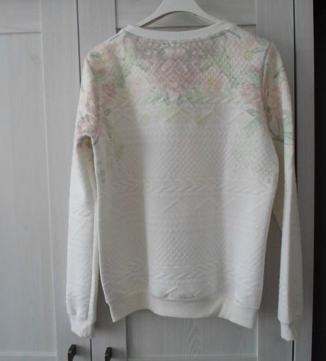 Bílá květovaná mikina mikinka, clockhouse,s