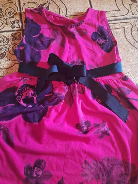 Dívčí šaty květy vel. 98 - 104, 98