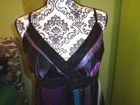 Krásné společenské duhové šaty star, 44