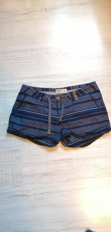 Dívčí kraťasy, 152