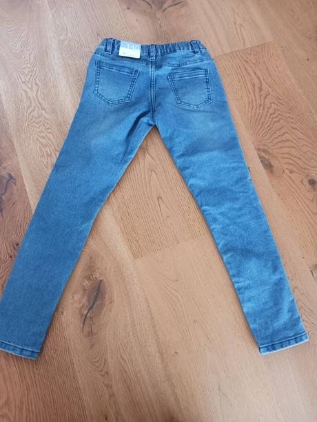 Nové kalhoty č 140, 140