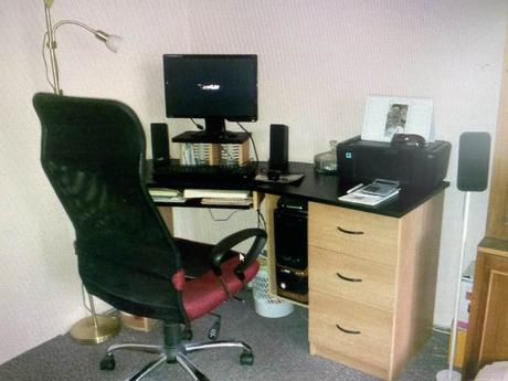 Pc stůl s výsunem, 