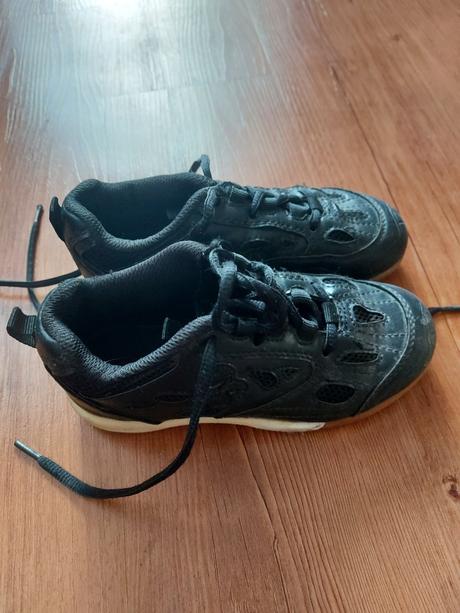 Sportovní sálová obuv, 28