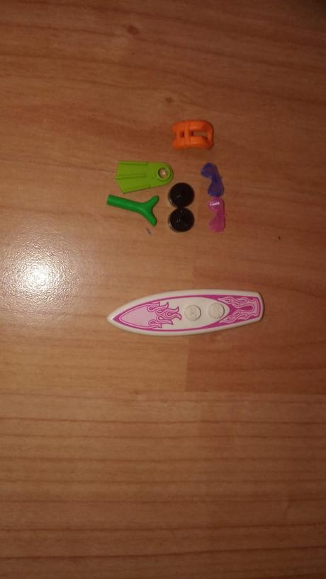 Lego friends surfařské potřeby v heartlake,