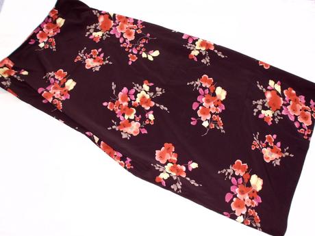 Tmavohnedá s kvetmi, l